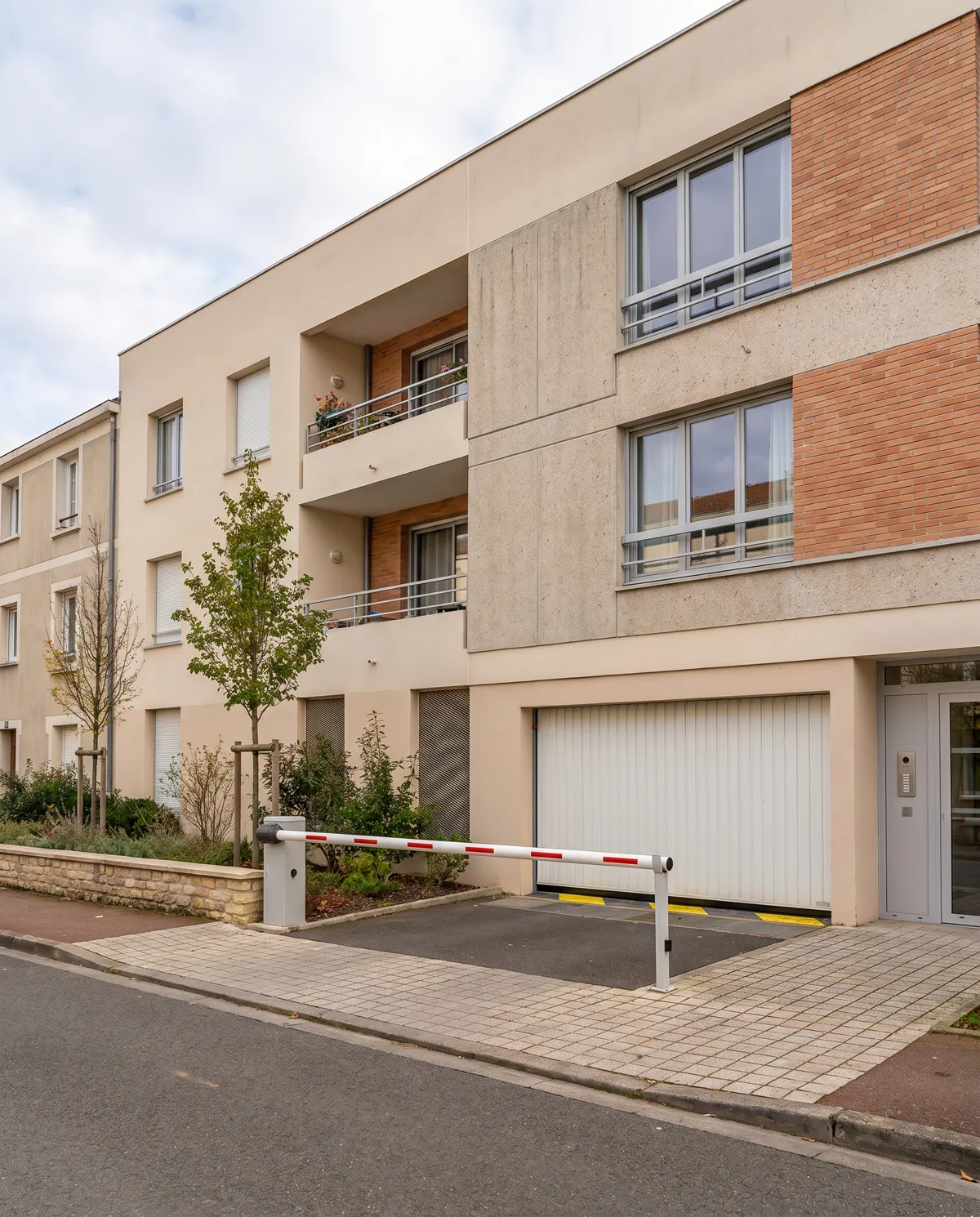 Installation porte de garage pour particulier