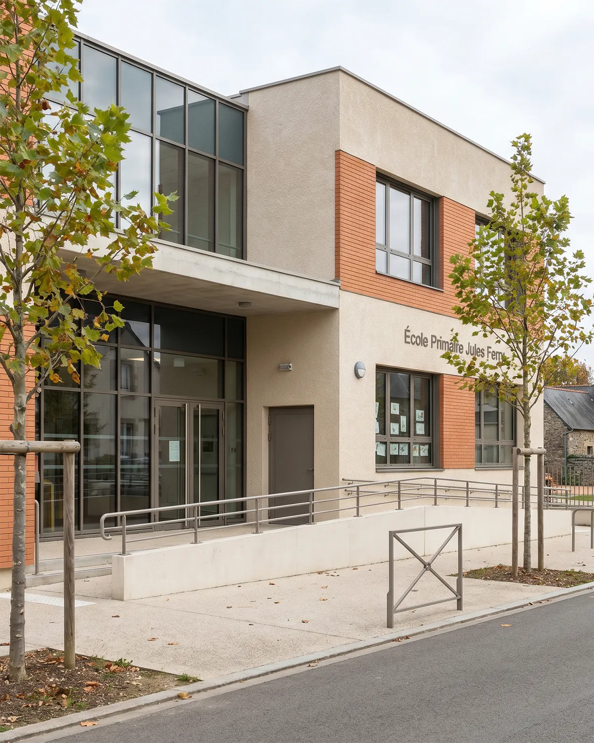 Installation porte et rideau métallique pour collectivité